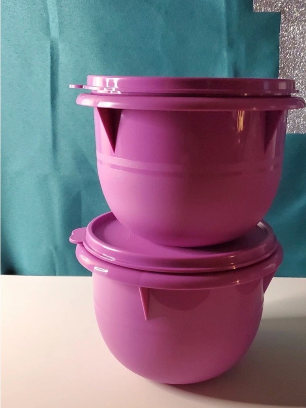 Tupperware Ultimate Mixing Bowls Set of 2 Purple with Matching Seal 5 Cup New